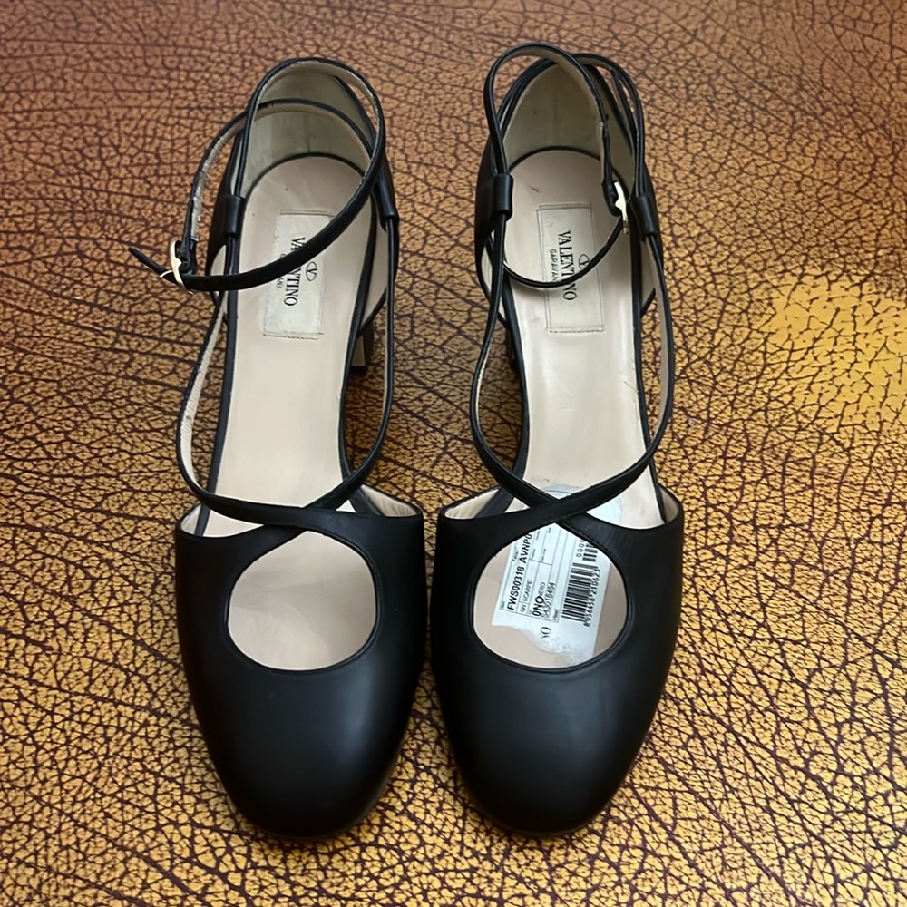 Valentino Garavani leather Italy heel shoes 39